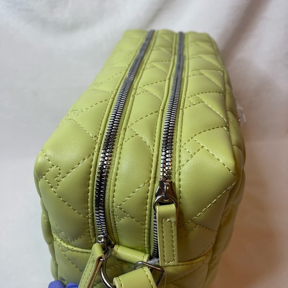 Betsey Johnson Lime Weekender toiletry bag, NWT - Picture 8 of 8